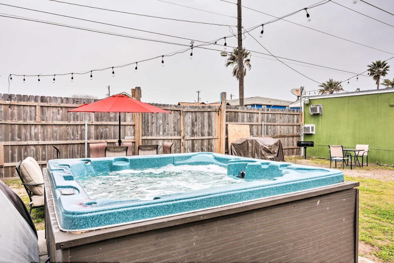 Beautiful Galveston Apt With Deck Less Than 3 Mi To Dtwn! 외부 사진