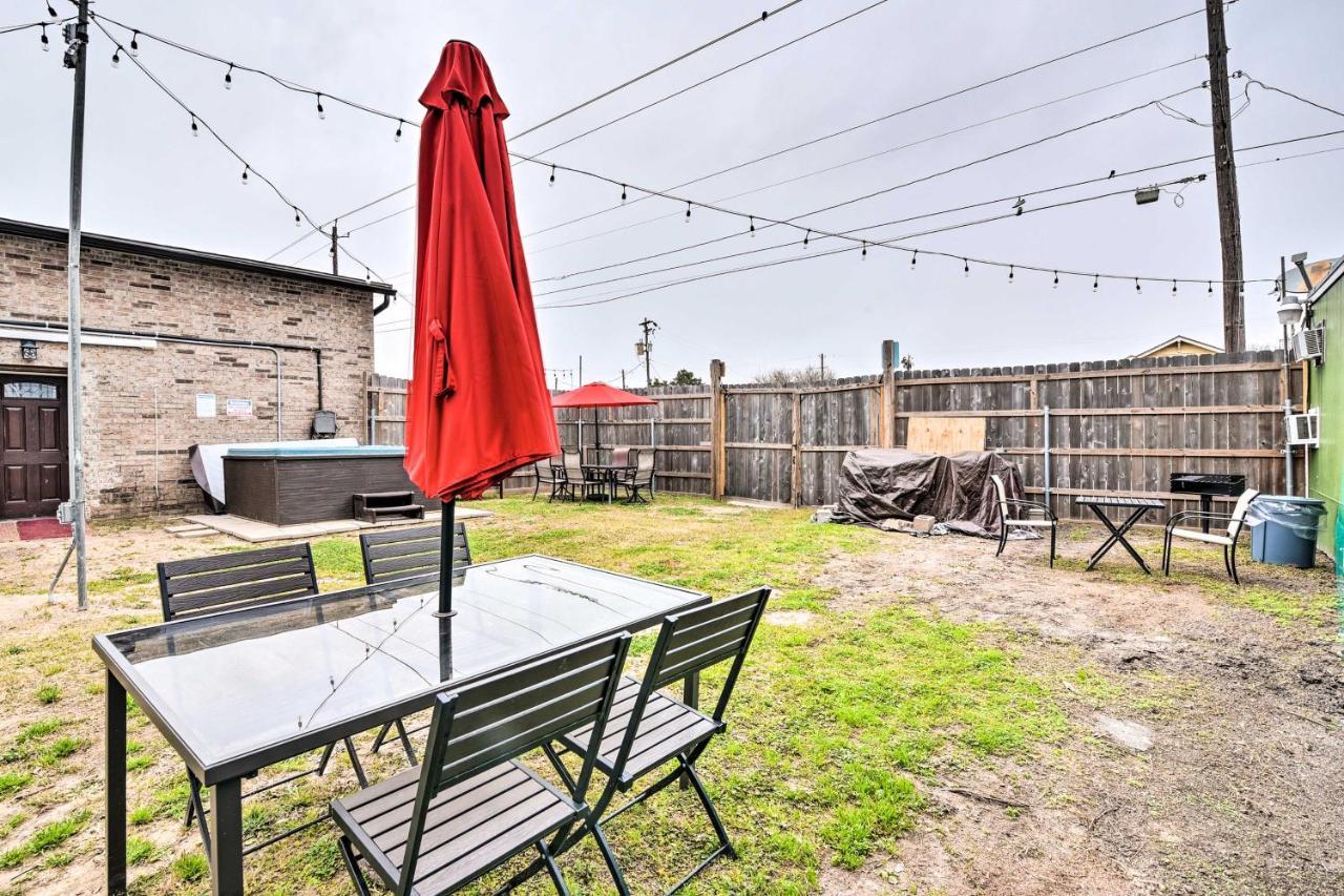 Beautiful Galveston Apt With Deck Less Than 3 Mi To Dtwn! 외부 사진