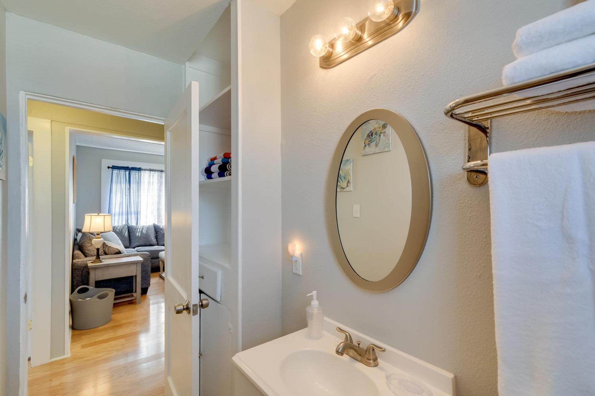 Beautiful Galveston Apt With Deck Less Than 3 Mi To Dtwn! 외부 사진