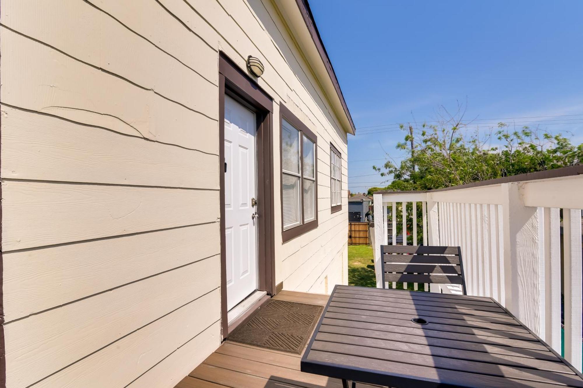 Beautiful Galveston Apt With Deck Less Than 3 Mi To Dtwn! 외부 사진