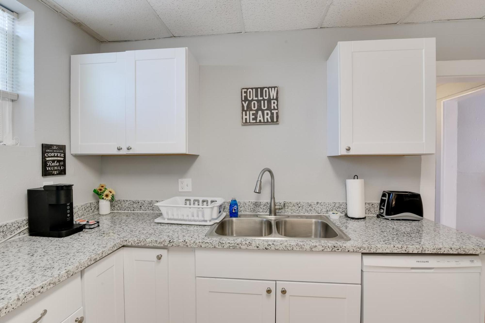Beautiful Galveston Apt With Deck Less Than 3 Mi To Dtwn! 외부 사진